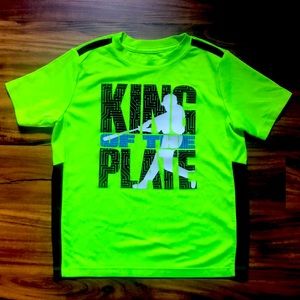 OshKosh Bgosh Neon green and black T-Shirt Size (8)